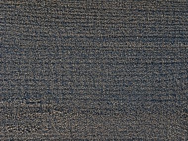 Ahşap yüzeyini örten küçük buz kristalleri