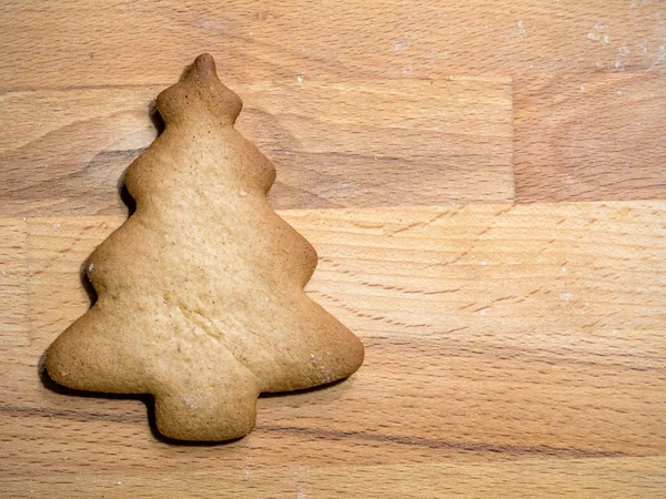 Kerstboom Vorm Metalen Cookie Cutter Gieten Schaduw Houten Bord — Stockfoto