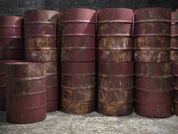 Eski depo eski paslı metal varil yığını