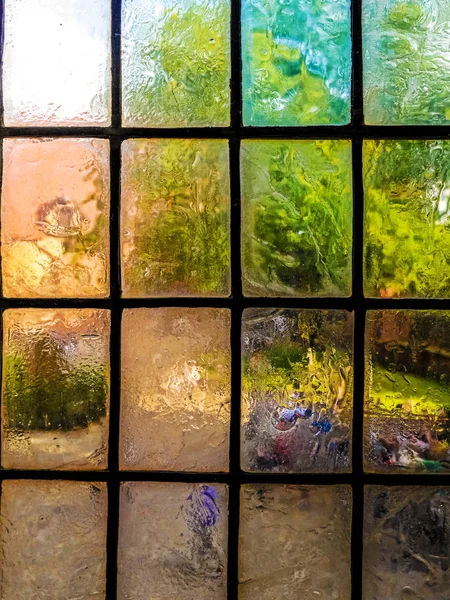 Барвисті вінтажні скляні віконні панелі — стокове фото