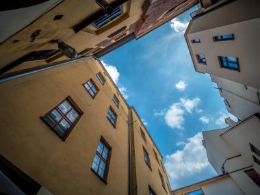 Eski tenements yukarı vurdu