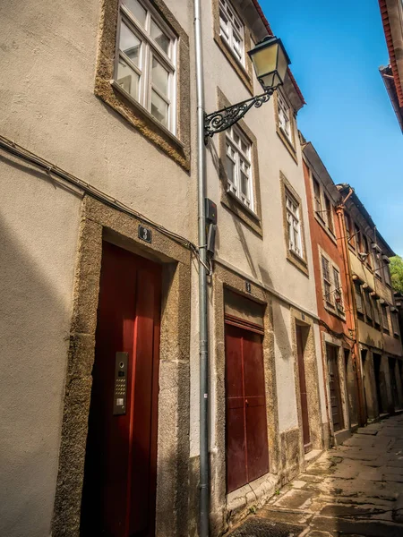 Narrow street in Porto — Stock Photo, Image