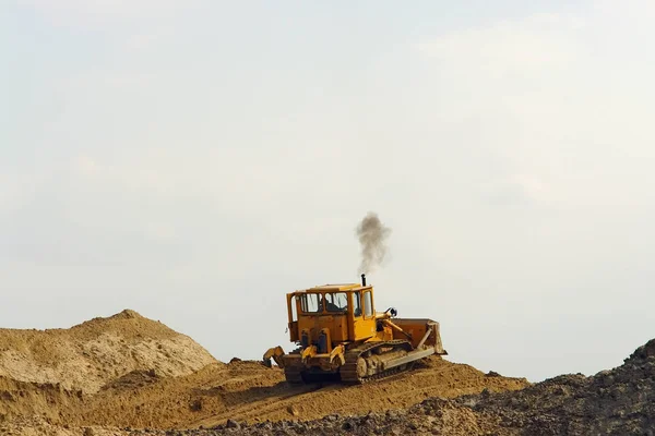 Bulldozer on sand heap — Stock Photo, Image