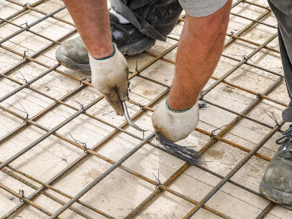 Bar bender sul lavoro — Foto Stock