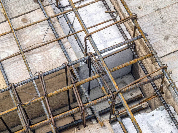 Stahlbewehrung aus Betonplatten — Stockfoto