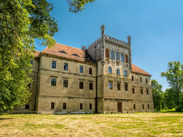 Castelo de Mirow em Ksiaz Wielki, Polonia — Fotografia de Stock