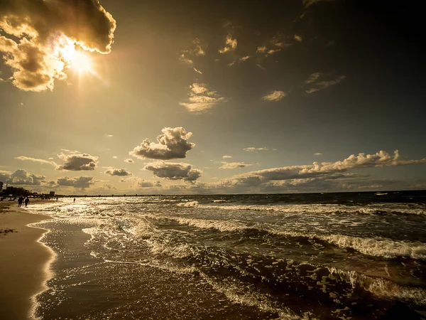 Piaszczysta plaża Morza Bałtyckiego, Polska — Zdjęcie stockowe