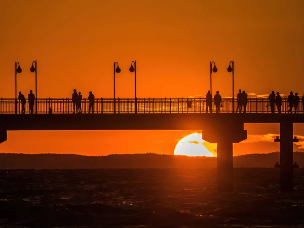 Miedzyzdroje Pier με τον ουρανό του ηλιοβασιλέματος, Βαλτική θάλασσα, Πολωνία — Φωτογραφία Αρχείου