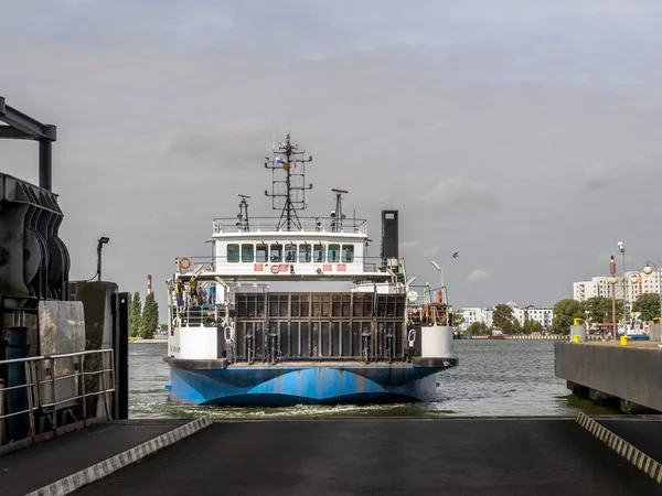 Bielik-type ferry operating across Swina river, Swinoujscie, Poland — Stock Photo, Image