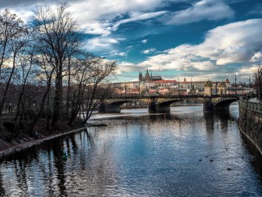 Prag Kalesi Panoraması Vltava nehri üzerinde, Prag, Çek Cumhuriyeti