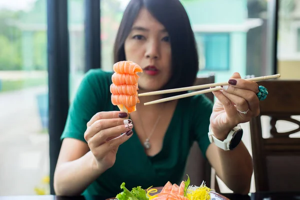 Hands Woman Using Chopsticks Fresh Salmon Sashimi Restaurant — Stock Photo, Image