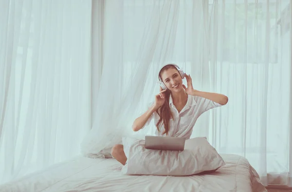 Beautiful Young Woman Using Headphone Listening Music Dance Bedroom Relaxing — стоковое фото