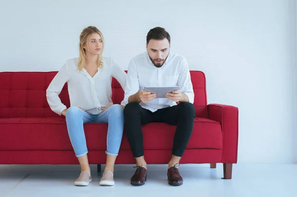 Aburrido Desprecio Amante Pareja Sentado Sofá Sala Estar Juntos Asuntos — Foto de Stock