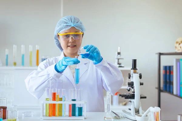 Scientist Women Working Putting Medical Chemicals Sample Test Tube Lab — Stock Photo, Image