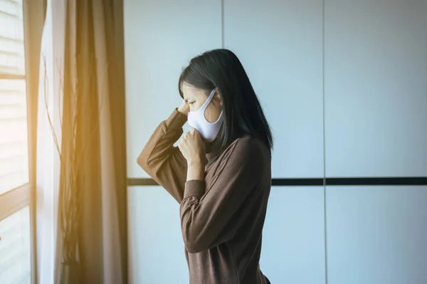 Mujer Joven Usando Máscara Proteger Pm2 Porque Contaminación Casa Hembra — Foto de Stock