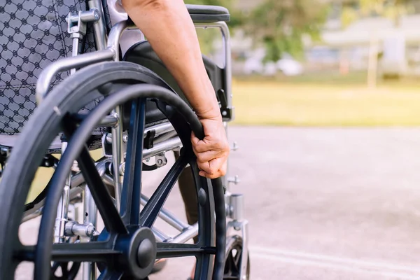 Mujer Discapacitada Sentada Silla Ruedas Aire Libre Recuperación Concepto Salud — Foto de Stock