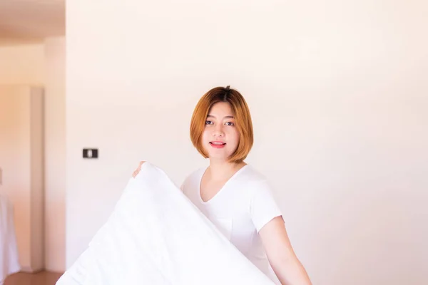 Hacer Una Cama Mujeres Asiáticas Haciendo Cama Habitación Después Despertar — Foto de Stock