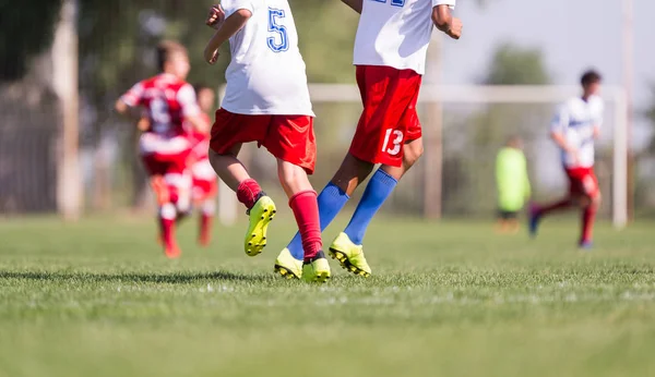 Genç Çocuk Oyuncuları Maç Futbol Sahası — Stok fotoğraf