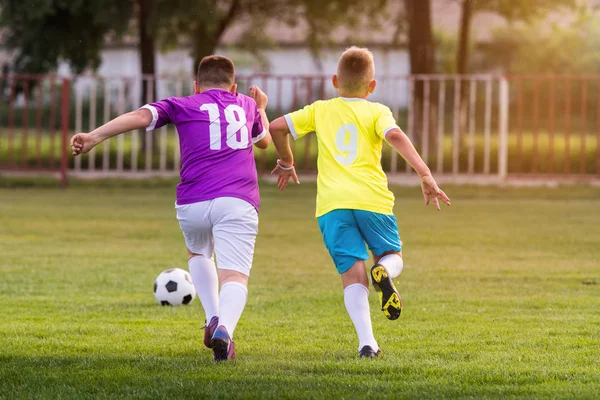 Jovens Jogadores Crianças Jogo Campo Futebol — Fotografia de Stock