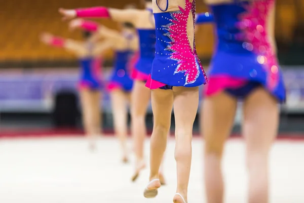 Flicka Vacker Gymnastik Klänning Gör Motion — Stockfoto