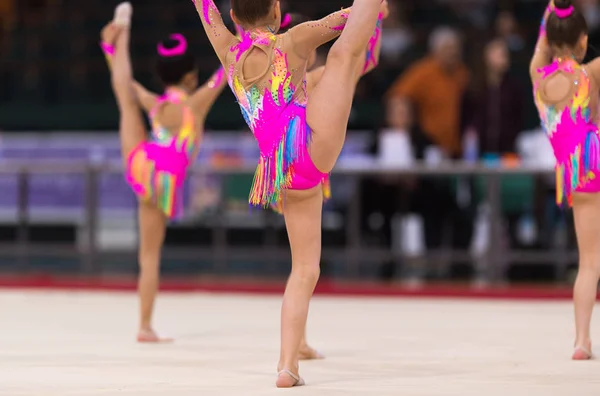 Flicka Vacker Gymnastik Klänning Gör Motion — Stockfoto