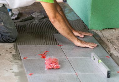 Yer karoları evde yükleme alt