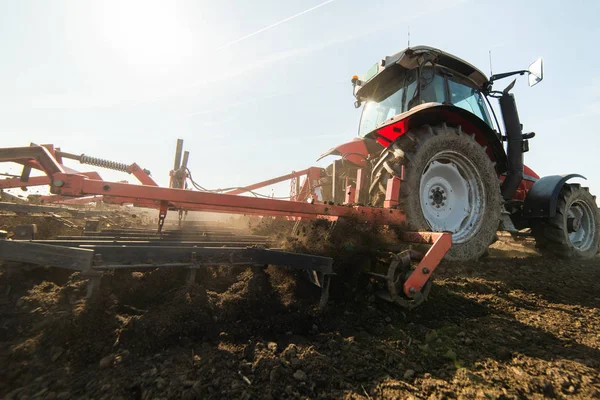 Anız Alanları Plowing Traktörler — Stok fotoğraf