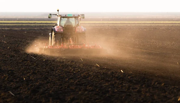 Anız alanları plowing Traktörler