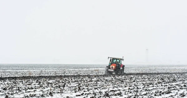 Plowing of stubble field during winter season — Stock Photo, Image