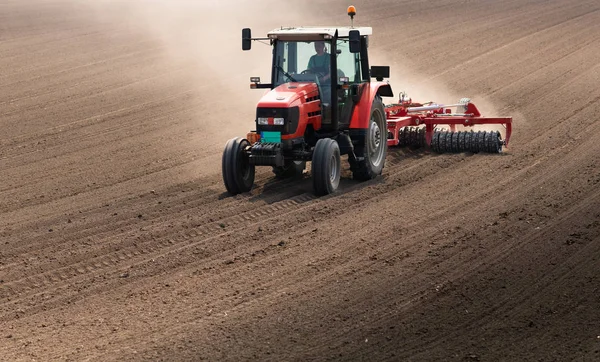 Plowing of stubble field — Stock Photo, Image