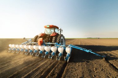  Çiftçi ile tarım alanı soya bitkileri tohum traktör