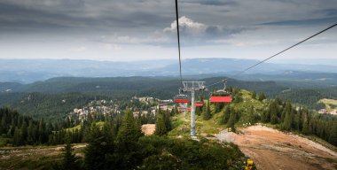 Telesiyejler tepeye tırmanıyor.