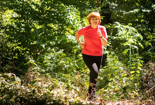 Middle aged women running — Stock Photo, Image