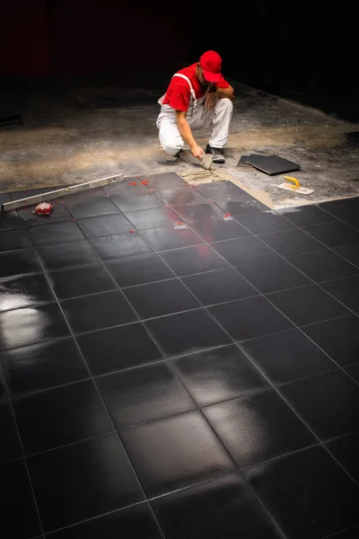 Floor ceramic tiles installation. Create, arranging. — Stock Photo, Image