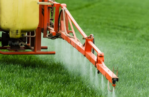 Tractor Spraying Pesticides Green Field — Stock Photo, Image
