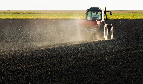 Tractor Die Kunstmest Verspreidt Vervoer Landbouw — Stockfoto