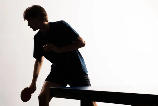 Närbild Bordtennisspelare Som Lämnar Tillbaka Bollen — Stockfoto