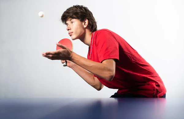 Крупный План Игрока Настольный Теннис Возвращающего Мяч — стоковое фото