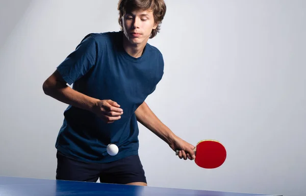 Primer Plano Jugador Tenis Mesa Que Devuelve Pelota —  Fotos de Stock