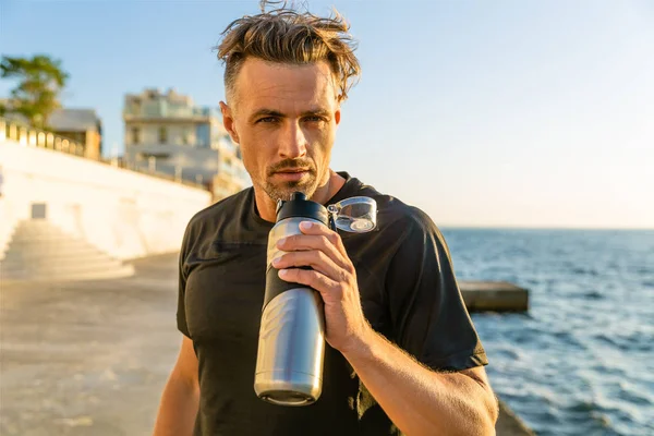 Adult Sportsman Drinking Water Fitness Bottle Seashore Front Sunrise Looking — Free Stock Photo