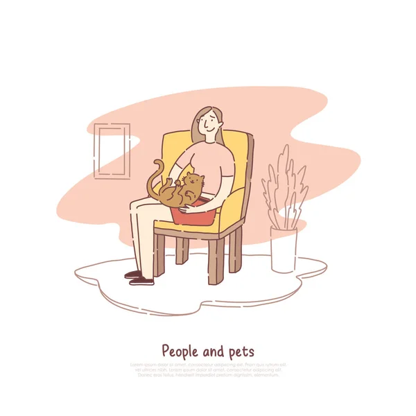 Frau spielt mit Katze im Zimmer, Mädchen sitzt und umarmt entzückende Kätzchen, Menschen und Haustiere Freundschaft Banner Vorlage — Stockvektor