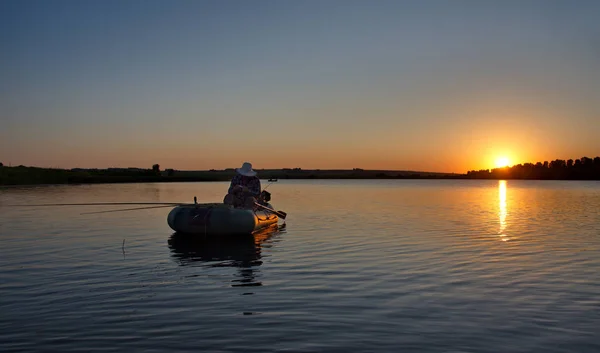 Altai Krai Ryssland 2018 Äldre Fiskare Gummi Båt Fiske Sommar — Stockfoto