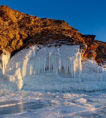 Gün batımı ve Deniz baykal buz