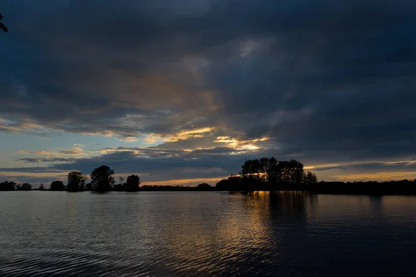 Rússia Sibéria Ocidental Pôr Sol Verão Rio Perto Aldeia Malyshevo — Fotografia de Stock