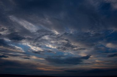 Kazakistan. Ufkun ötesine geçen uçsuz bucaksız bozkırlar, her gün böyle bir güzelliği izlemene izin veriyor..