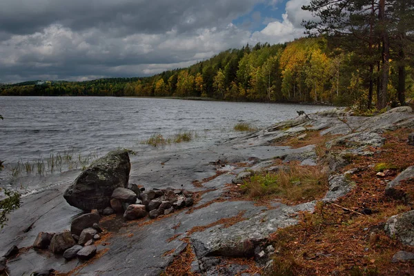 Rússia Carélia Outono Sombrio Lago Ladoga — Fotografia de Stock