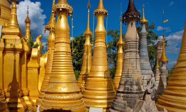 Shan. Myanmar. Indein pagoda, 200'den fazla stupa, ev Inle Gölü'nın ana konumlar biridir.
