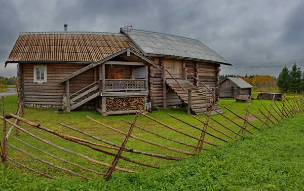 俄罗斯 卡累利阿共和国 拉多加湖上的基纳尔马村被认为是俄罗斯最美丽的村庄之一 — 图库照片