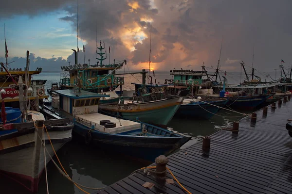 칸입니다 말레이시아 2018입니다 시장입니다 판매를 물고기의 캐치를 내리기 나머지 — 스톡 사진