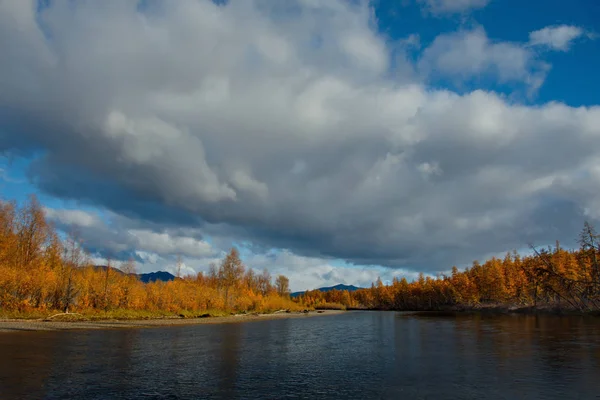 Oroszország Távol Keleten Őszi Színei Hidegvízi Folyók Magadan — Stock Fotó